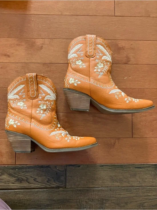 W9.5 Dingo Primrose Embroidered Ankle Boots, Burnt Orange - Picture 2 of 9